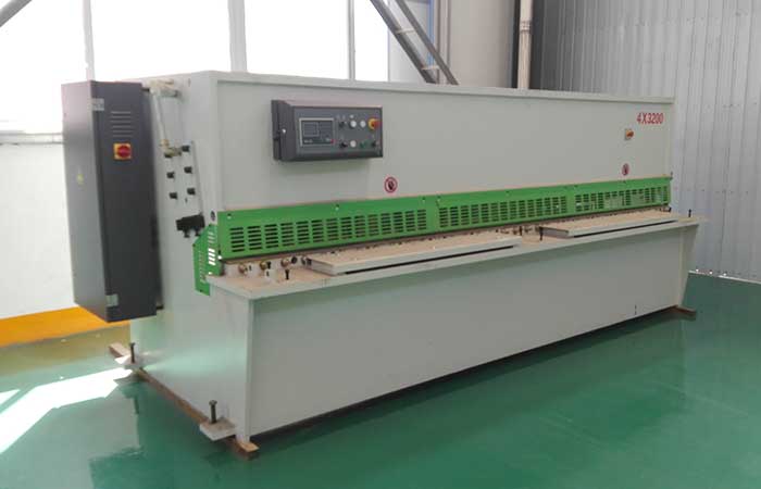 QC11Y-30×2500液壓剪板機，30個厚液壓閘式剪板機