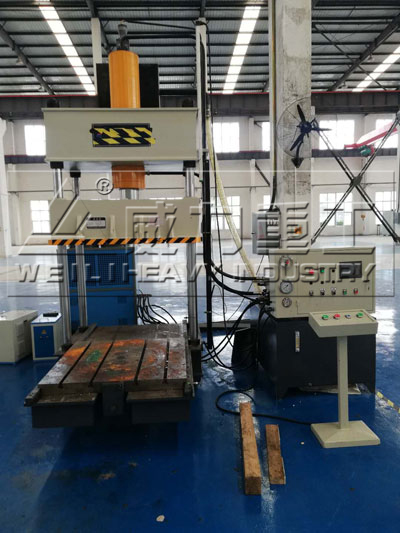 100噸液壓機(jī)帶移動(dòng)工作臺(tái)