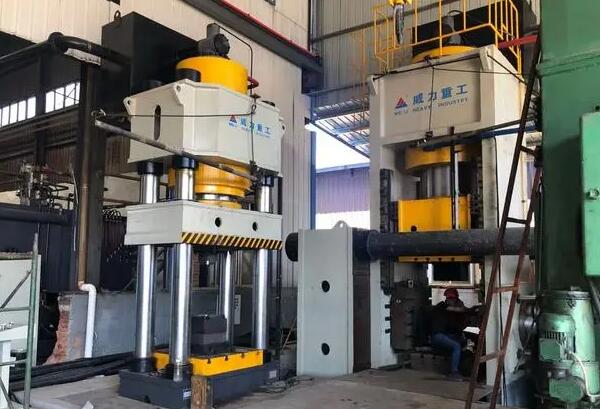 鏟車斗齒熱鍛液壓機(jī)